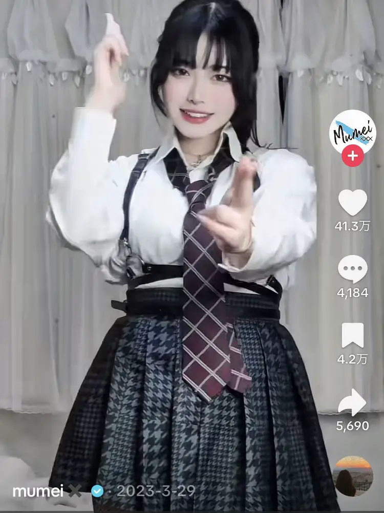 むめいちゃん 脱ぎコラ ダンス流行り 腰ヒット TikTok