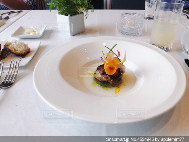 ステーキのおしゃれな盛り付けアイデア20選 皿の種類別 コツも紹介! ちそう