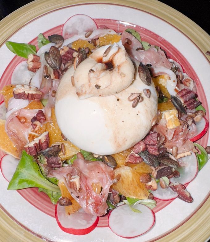 ブラータチーズのサラダ、季節のグリル野菜添えLA BISBOCCIA - ラ・ビスボッチャ