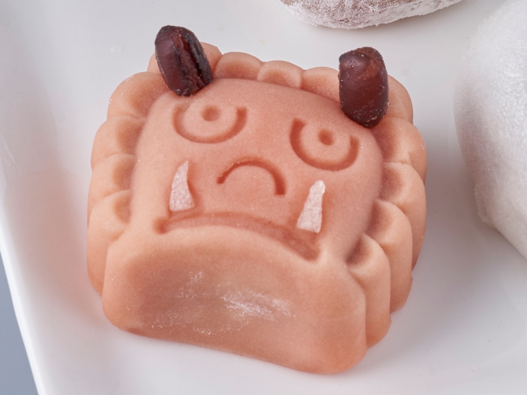 写真5枚目-シャトレーゼ 買えるのは3日間だけ！こわ可愛い「赤鬼ケーキ」食べてみた。 - LOCARI ロカリ