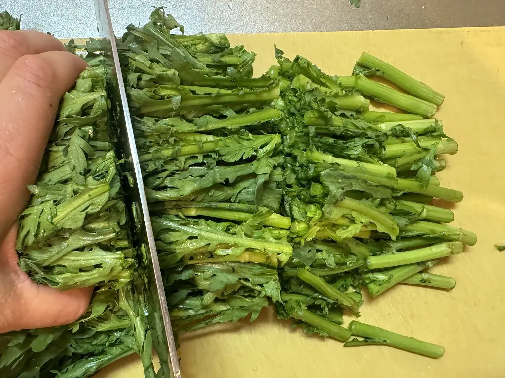 活ちくわと春菊のおひたし