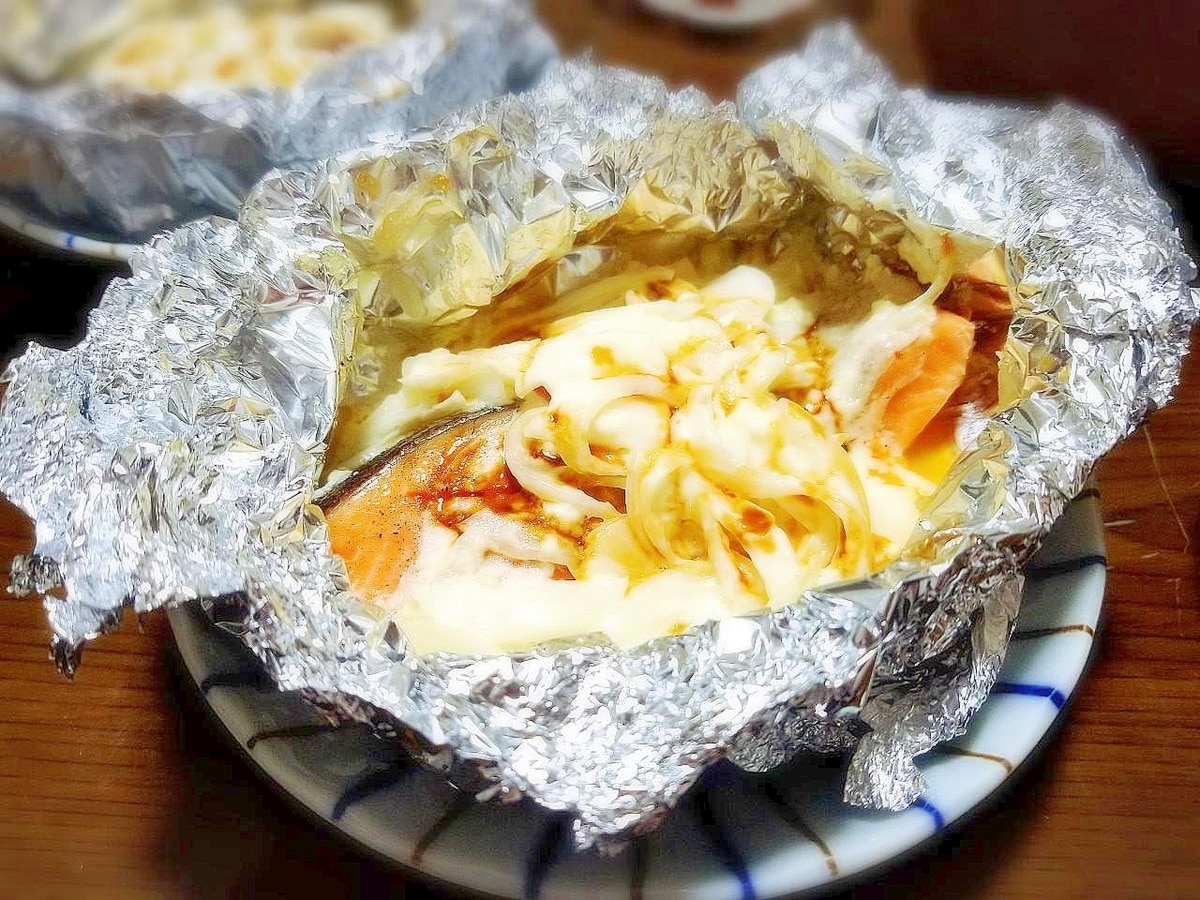 給食の先生のレシピ 具をのせてオーブンで焼くだけ！子どもが食いつく、鮭のマヨコーン焼き 給食の先生がつくる家族に愛されごはん 5- レタスクラブ