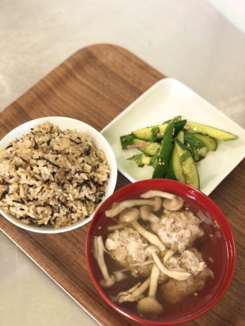 キュウリの漬物の肉団子