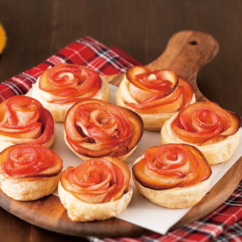 弘大カフェでバラに見立てたアップルパイ販売 果肉の赤いリンゴ使う 店の場所などの詳細はプロフィール @hirosaki_keizaiにリンクする記事からご覧ください😊弘前弘前経済新聞弘前グルメアップルパイりんごアップルパイ🍎珍しいりんご弘前カフェ