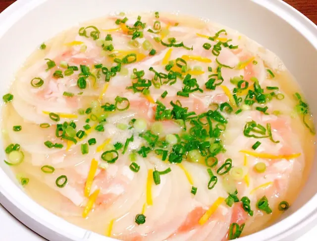 栄養満点◎豚肉と豆苗の大根ミルフィーユ鍋