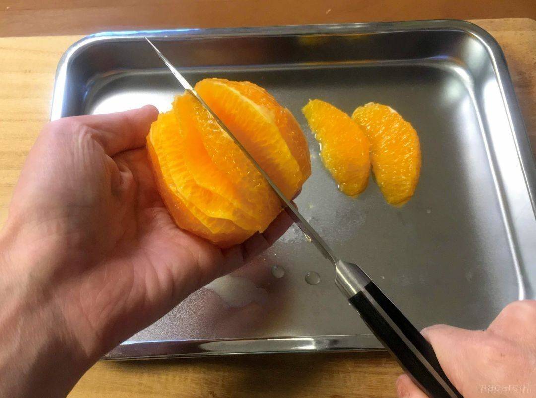 簡単プロの技！オレンジの基本の切り方「カルチェ」と飾り切りの方法 - macaroni