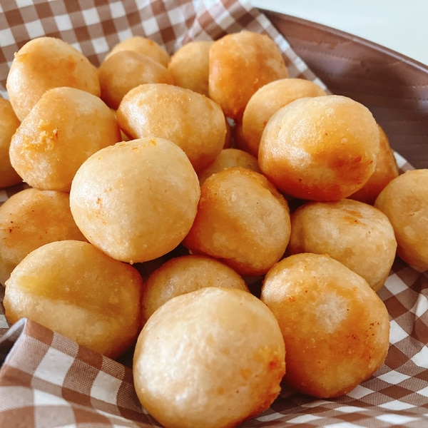 『“保存数の多かった“ホットケーキミックスレシピ3選』, ①さくもちチーズボール, ②材料3つ！簡単バナナケーキ, ③豆腐の抹茶チョコチップマフィン,詳しい作り方はアプリで検索ください🔎,クラシル手作りごはん今日のごはんレシピ動画料理好きな人と繋がりたいクラシルごはんじゃがいもレシピまとめ