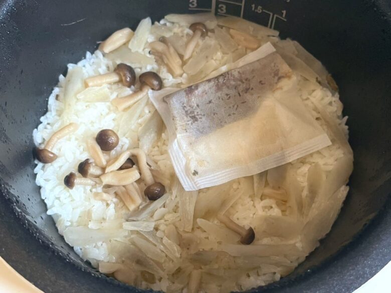 基本からアレンジまで!思わずつくりたくなる「具なし 炊き込みごはん めんつゆ」のレシピ集クックパッド