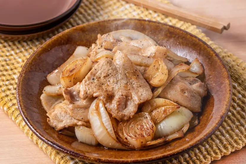 豚こまと新玉ねぎの甘辛炒め♪