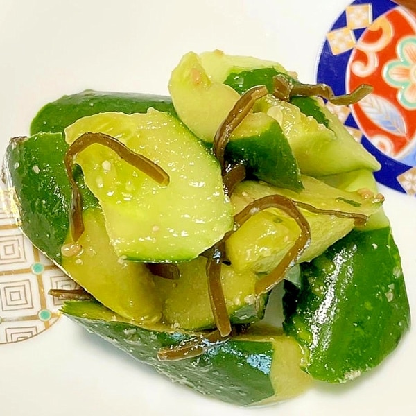 ぱりぱり食感がやみつき！薄切りきゅうりの塩昆布ナムルのレシピ。大量消費にもおすすめ。 - つくりおき食堂