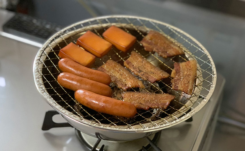 100均でコスパ最強燻製器を自作!700円で2段式コンパクト設計コスパパの遊ぶログ