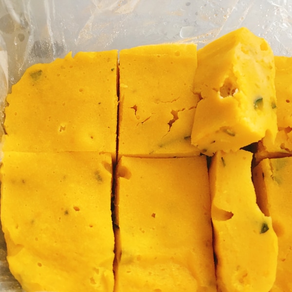 蒸し器いらず！レンジで作るかぼちゃ蒸しパン