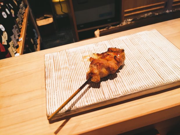 🏮焼き鳥 鍈輝🏮 めーーーっちゃくちゃ好きな 焼き鳥屋さん、えいき🫶🏻 ストップって言うまでエンドレス！この時は本気で食べて、もうネタを一周しましたけど！って言われた🤣 ※２枚目の写真がその時の大将の顔w 炭の香りと新鮮なお肉のプリプリ加減が絶妙すぎて