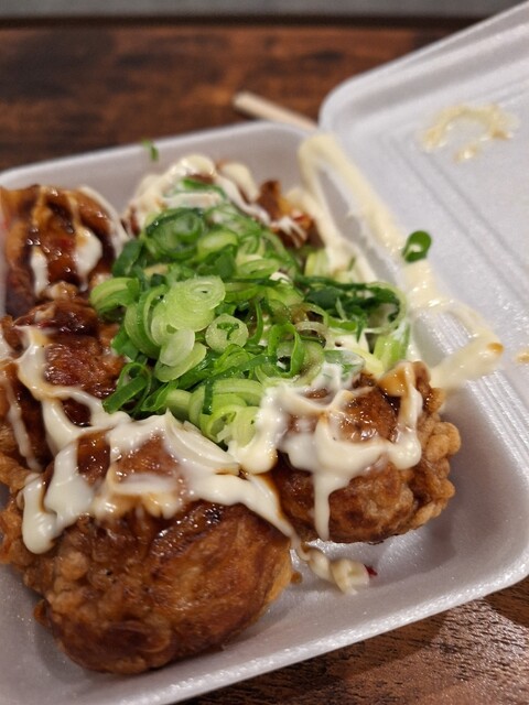 食べログ3.5以下のうまい店〉看板に偽りなしのカリトロ食感！ たこ焼きと粉もんを心ゆくまで堪能（食べログマガジン）