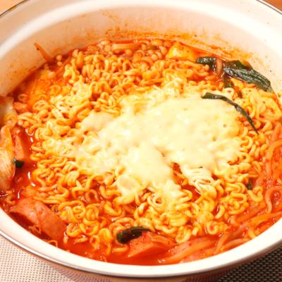 インスタントラーメンのアレンジ 辛酸っぱい冷やしラーメンの作り方