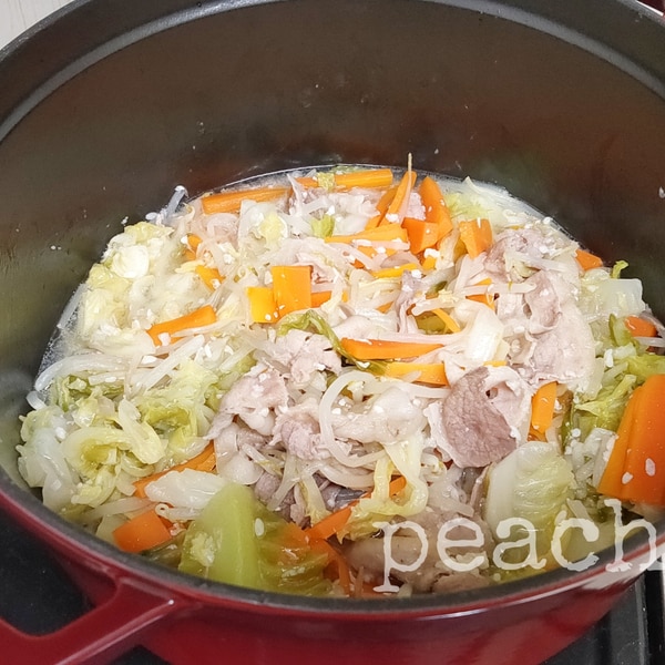 ストウブを使って蒸し野菜』