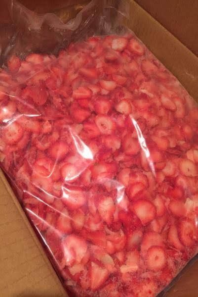 Amazon冷凍 けずりいちご 1kg デザート用フレーク 業務用 家庭用 削りいちご けずり苺 祭り 屋台 デザート 飲食店 メニュー 夏イベント シャンパン1ノーブランド品冷凍フルーツ 通販