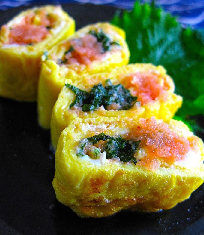 レシピあり▷▷▷ @ricopin_recipes 明太子とチーズの最強コンビ入り卵焼きです。作り立てあつあつのチーズとろりなのをおすすめしますが、冷めてもきちんと美味しいです。お弁当にも、晩酌のおともにも、夕飯のもう1品にも！ ꧁——————————꧂材料 作りやすい量 ・卵