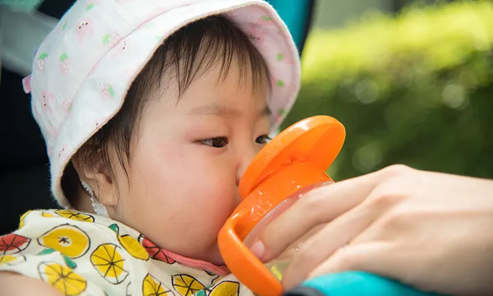 楽天市場 江崎グリコ 幼児りんご 100ml×4本 6パック 紙パック 生後６ヶ月頃から ジュース 林檎 : 健康屋 楽天市場店