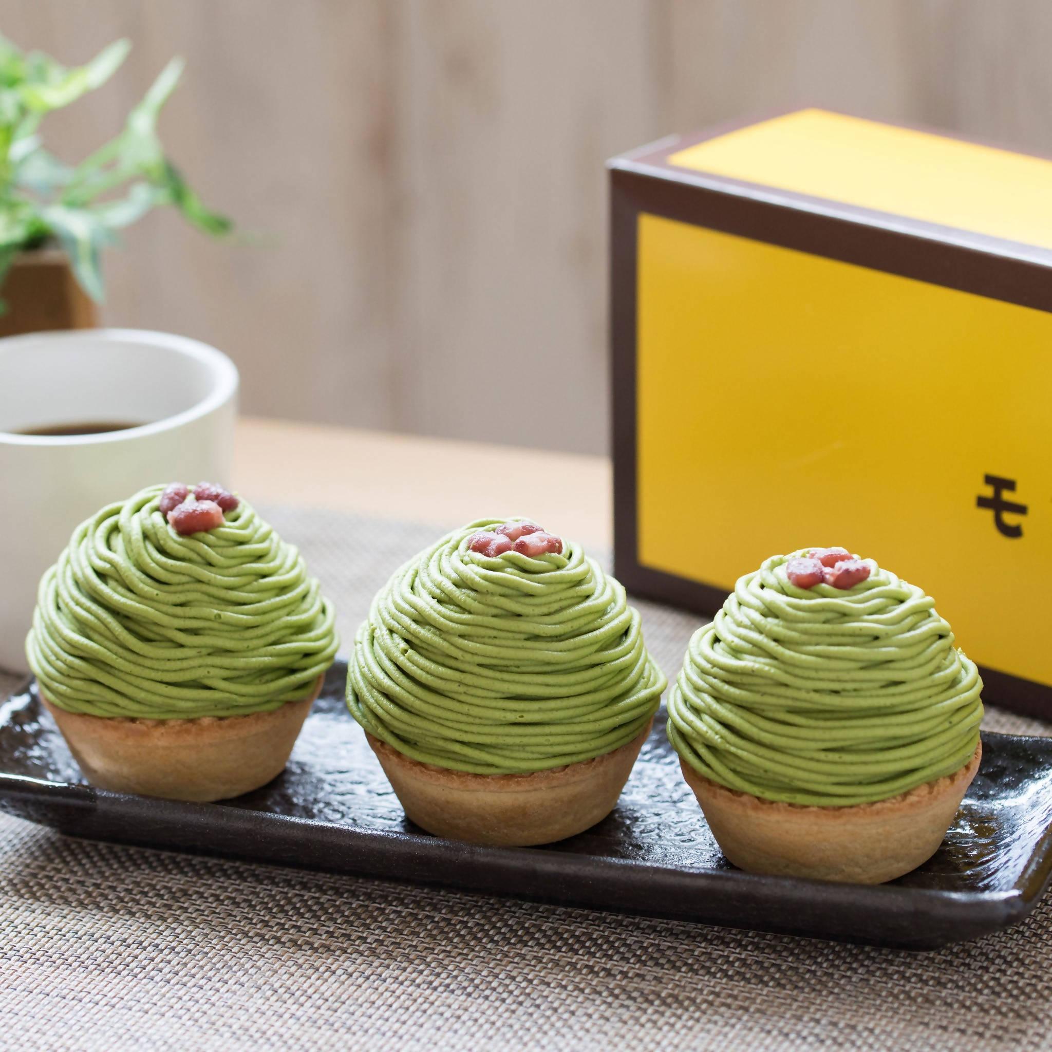 黄色と緑のお菓子×ガチャ詰めポーチ⛳️ 同じ種類のガチャがちょうど揃ったので 詰めてみたら、あらぴったりーー👏 スモールライトも同じ色味だったのでおまけ🌼みんなはきのこの山ゾーン派？たけのこの里ゾーン派？ どちらの色合いがお好みでしょうか☺️🌷 ダイソーの