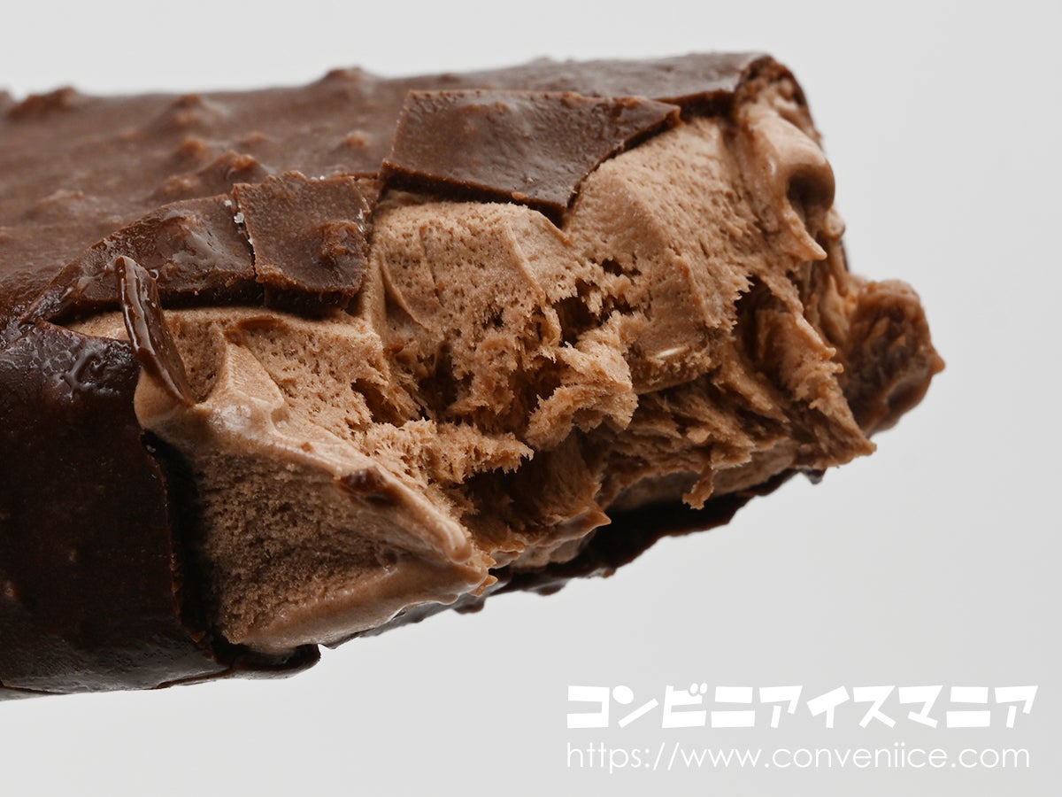 アイスシュークリームに熱々チョコレートソースをかけて食べる！！ 熱冷新感覚デザートのプロフィトロールを11月15日発売！株式会社クロッシングインターナショナル