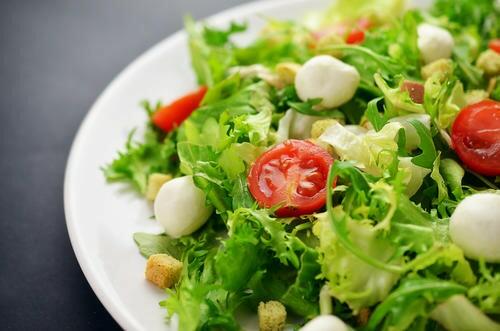 サラダの盛り付け方の7つのコツとおしゃれアレンジのアイデア集