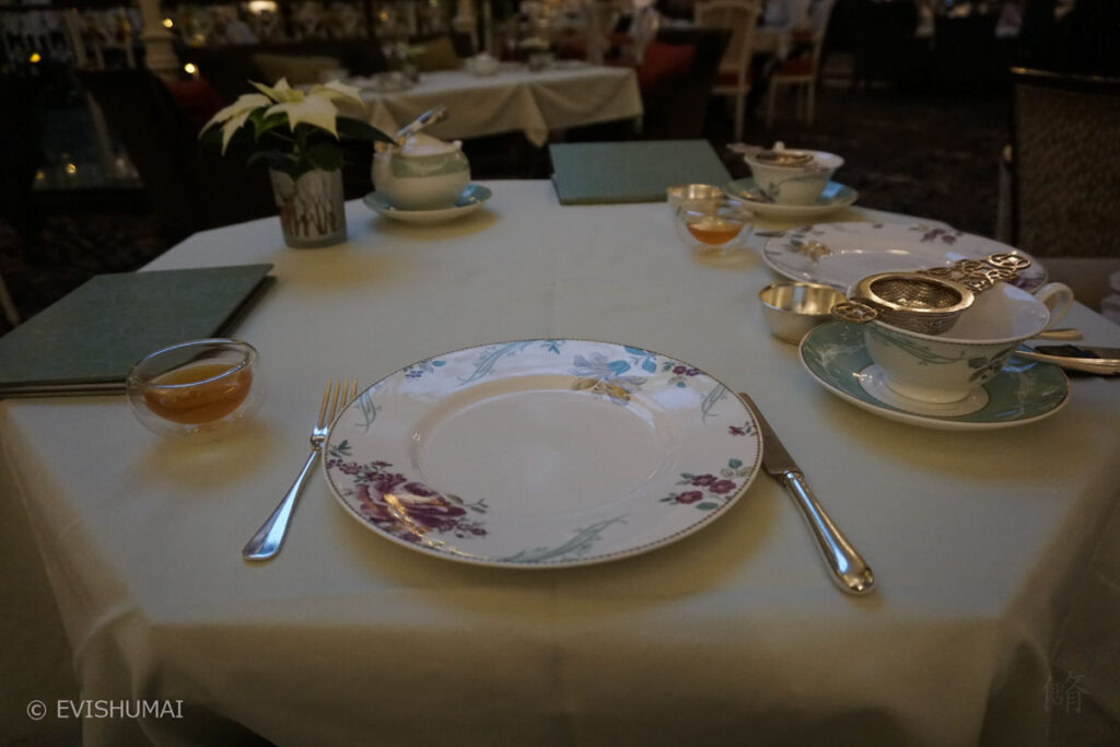 ロンドン観光ブログ : 憧れサボイでのアフタヌーンティーその②