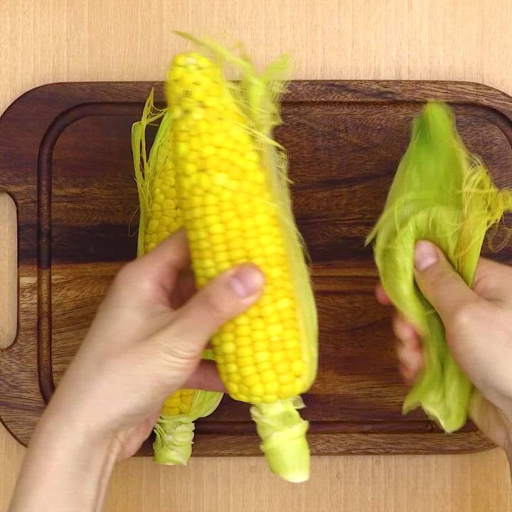 基本 とうもろこしのゆで方。甘さを120%引き出すには、水から皮付き&時間をかけて加熱が正解