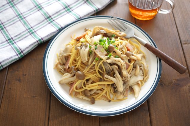 きのことキャベツのバター醤油パスタJAみえなか