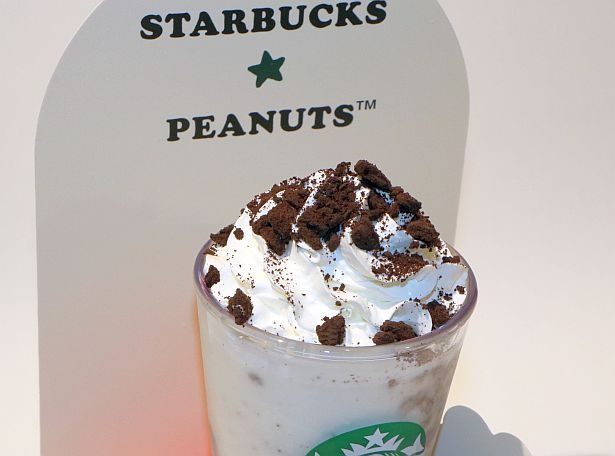 スタバ新作 スヌーピーコラボのフラペチーノが登場。“PEANUTS”らしくナッツの香ばしさが印象的な一杯 - 電撃オンライン