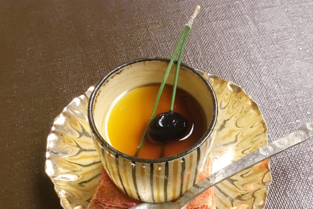 お赤飯に南天の葉を添えるのはなぜ？☆「難を転じる」だけの意味じゃなかった。山本由紀子の京町家さろん