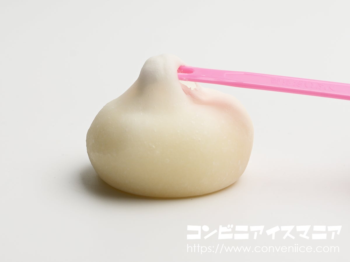 アイスマン🇯🇵飲める 生雪見だいふく食べたぁー！😆もっちもちのとろんとろん！秒で飲みこみたくなる。たぶん飲めます 喉に詰まらせないように気を付けましょう ✨雪見だいふく生雪見だいふくクリーム生スイーツロングセラーロッテチルドスイーツ