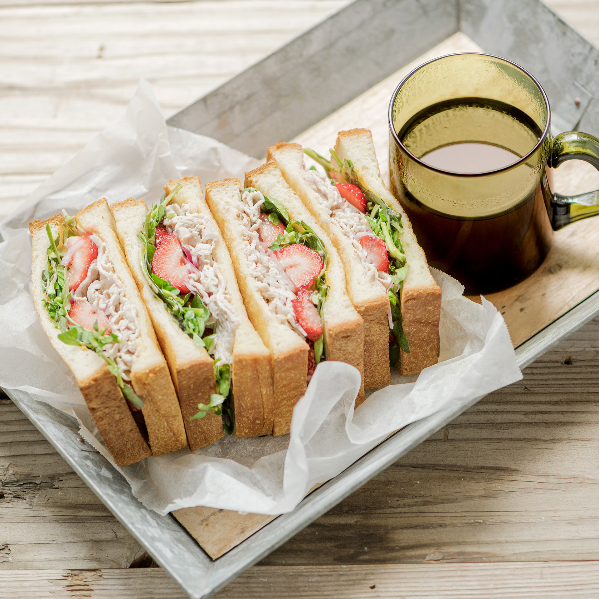 フライパン一つで作る！ 目玉焼きとハムのチーズサンド