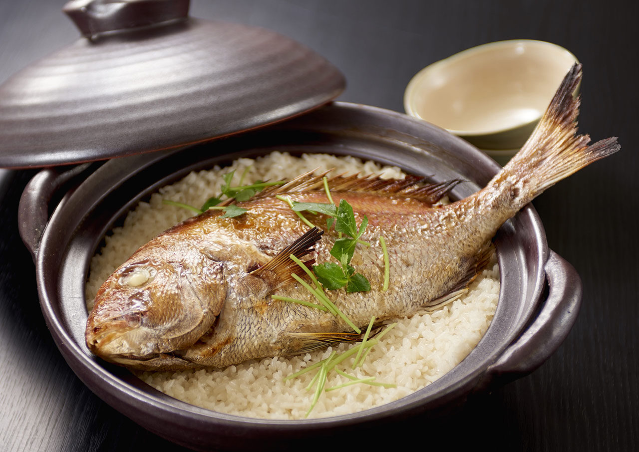 魚のプロ直伝 旨みと香りがすごい！ 切り身で作る鯛めしレシピ。 鯛のさばき方解説も三越伊勢丹の食メディアFOODIE フーディー