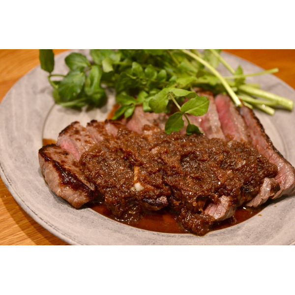 訳あり近江牛ステーキ切り落とし ３００ｇ入り ぽん酢・ステーキソース付 冷凍便ご自宅用簡易紙箱入り47CLUB –名産・特産品・ご当地グルメのお取り寄せ・通販・贈答は47CLUB