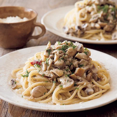 あさりとマッシュルームのオイルパスタOlive Oil Life オリーブオイルライフ