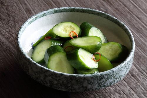 白だしで簡単✨「 セロリの浅漬け」このレシピのポイントは↓の投稿文をチェックしてくださいね✨,----------------------------------, ✍️このレシピのポイントは , ✔️白だしで簡単!,✔️セロリの香りが際立つ✨, ✔️シャキシャキとした食感がクセになる♪, ----------------------------------,