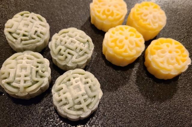 Amazon中秋月餅 塩漬卵入 黒あん月餅中秋節 月餅 香港 聘珍樓 ギフト お取り寄せ 化粧箱入り お月見聘珍樓中華菓子 通販