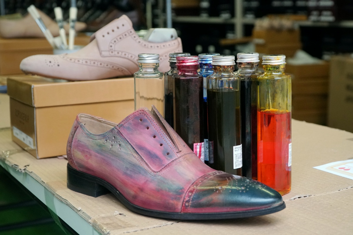 Amazon.co.jp: 手作り革靴の本: 作り手の思いと技、革靴の基本、メンテナンス法 : 誠文堂新光社: 本