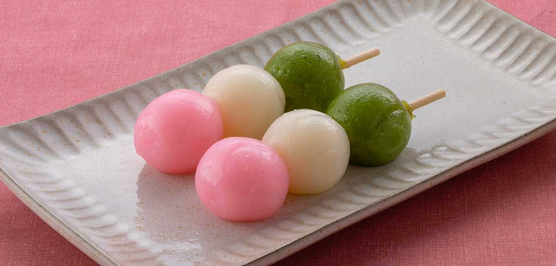 ◇ 芋菓子屋仁兵衛さんの『団子瓶』   みたらし団子瓶 黒蜜きな粉団子瓶 おしるこ餡紅芋団子瓶 桜ずんだ餡芋クリーム団子瓶 各700円  話題のインスタ映え団子瓶❗️   その可愛い見た目からお取り寄せ スイーツとしても大人気です✨   老舗団子屋さんとのコラボ