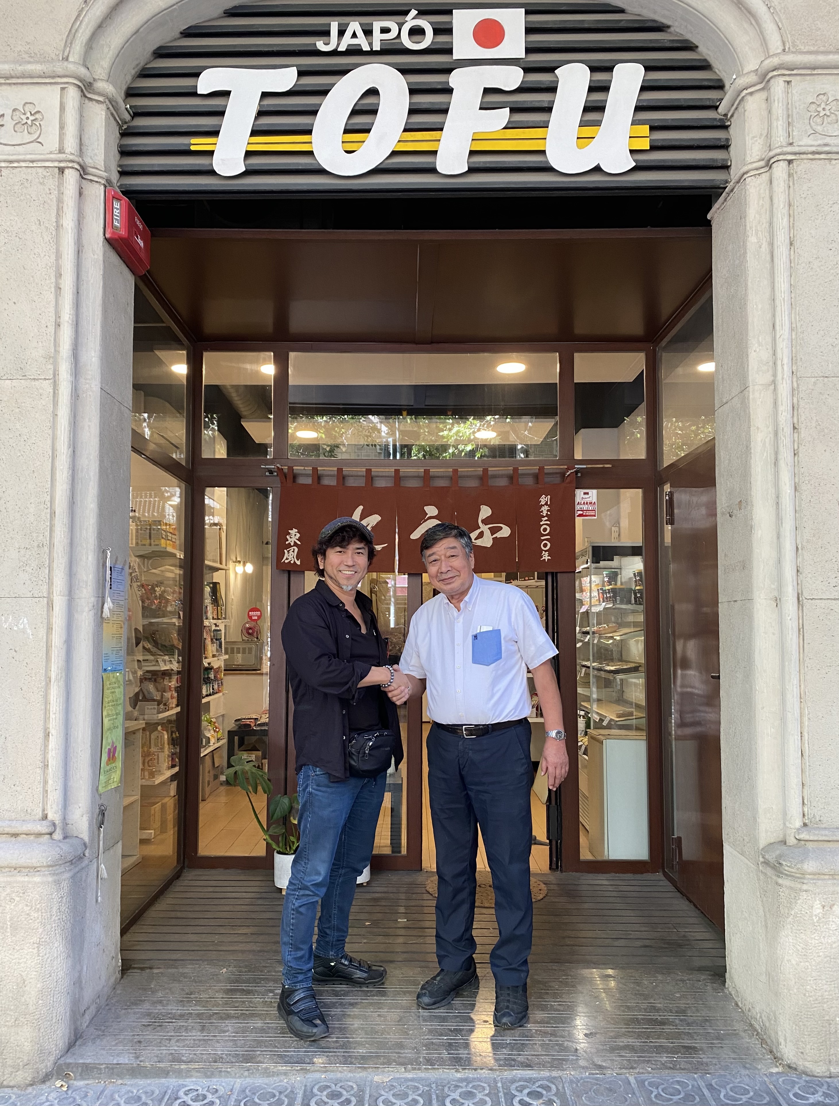 北海道産小麦使用の最高金賞のカレーパン等種類豊富なパン屋「ペンギンベーカリー 平塚河内店」平塚市河内に3月18日オープン