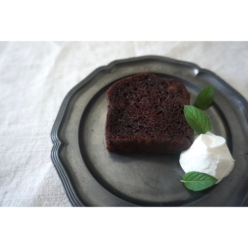 夏の週末限定のケーキ&パイ 🌴MISSISSIPPI MUD PIE 🌵ZUCCHINI CAKE 🍋LEMON MERINGUE PIE販売日のお知らせです なお、ズッキーニケーキは金曜日も販売しています天候等の理由で出品しないこともあります ご了承ください