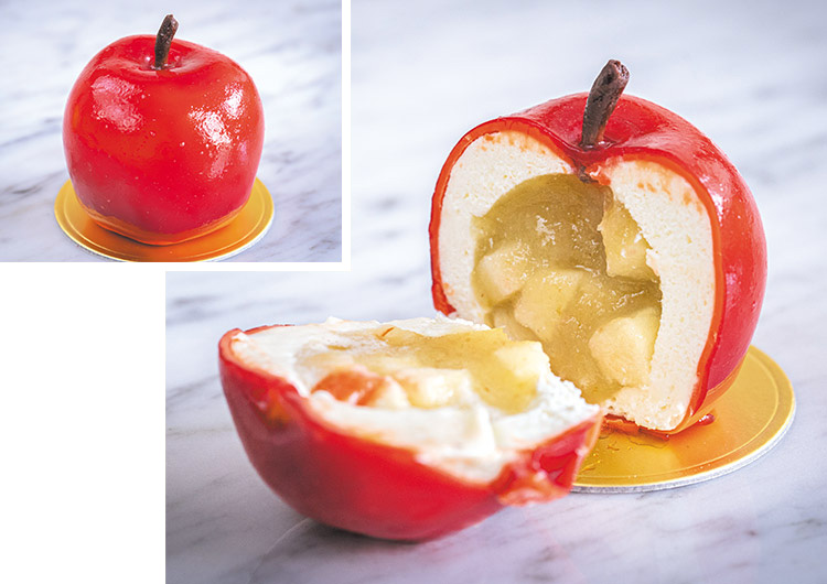 りんごをモチーフにした「まんまるりんごケーキ」。 鮮やかな赤色の中は、甘酸っぱいリンゴゼリーが入ったりんごムース。食感のアクセントに、香ばしいホワイトクッキークランチを合わせました。 下にはうみたて卵を使ったプリンが隠れています。シャトレーゼ