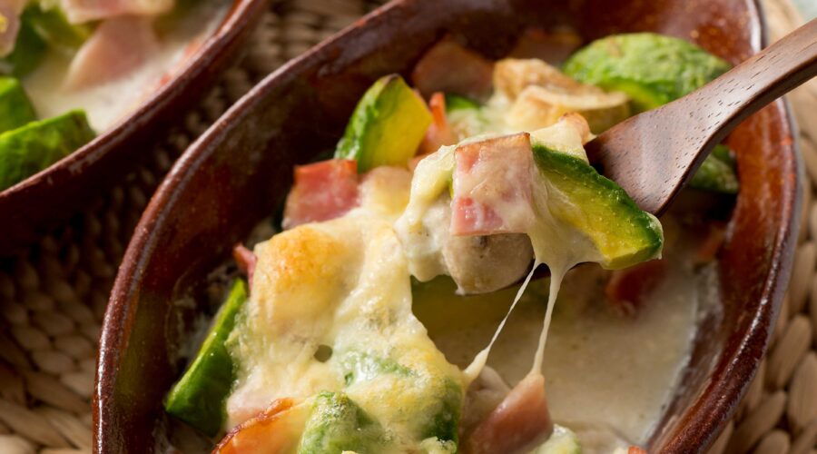 切って盛り付けるだけ！アボカドマッシュルームプレート