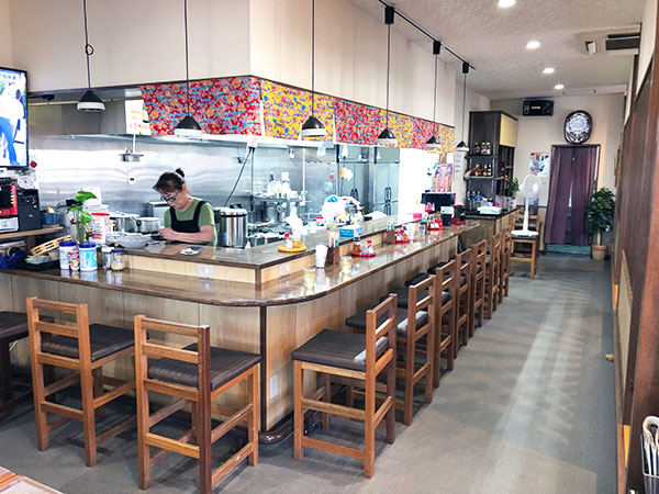 昼と夜の両方楽しめるお店！『具志川そば 愛ちゃん』うるま市おきなわ商店街-ガス沖縄 株式会社白石