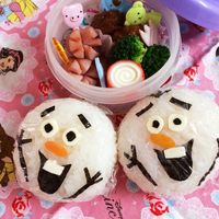 ドズル社いなりーのお弁当♡ 娘がお弁当いる日あったのでまたまたいなりー ´艸`*プチトマト入れ忘れた事に次の日の朝気付きましたꉂꉂ ;+̥̥̥᷄⌓+̥̥̥᷅๑̈← この時期やからかちょっと天気悪かったからかお弁当の写真撮る頃まだ薄暗くて大苦戦しました ㆀ˘・з・˘ w