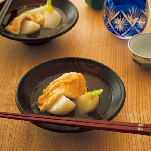 今週の水曜レシピ栗原はるみ「かぶのごまあえ」 かぶは歯ごたえが残るよう大きめに。 ゆるめに作った甘酸っぱいごまだれを合わせて、サラダ感覚で。---------------------------- 「かぶのごまあえ」レシピ ----------------------------◇材料 作りやすい分量