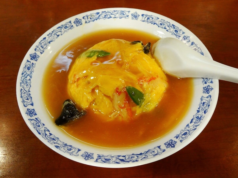 かに玉の素で♪ふわトロ卵の甘酢あんかけ天津飯・ 今日は甘酢な気分でしょうか？😋たっぷり卵を使ってくださいました！🥚フライパンだけで作れる簡単時短なレシピです🍳 ・ こちらの素敵なお写真は @yukaka.gohan さんの一品です♪作り方も教えていただきましたので