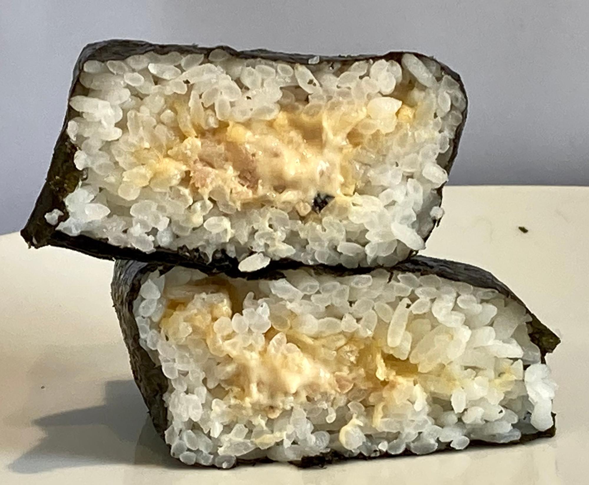 最強のコンビニおにぎりはどれ？ コンビニ4社のツナマヨおにぎりを食べ比べてみた – ページ 2 – 食楽web