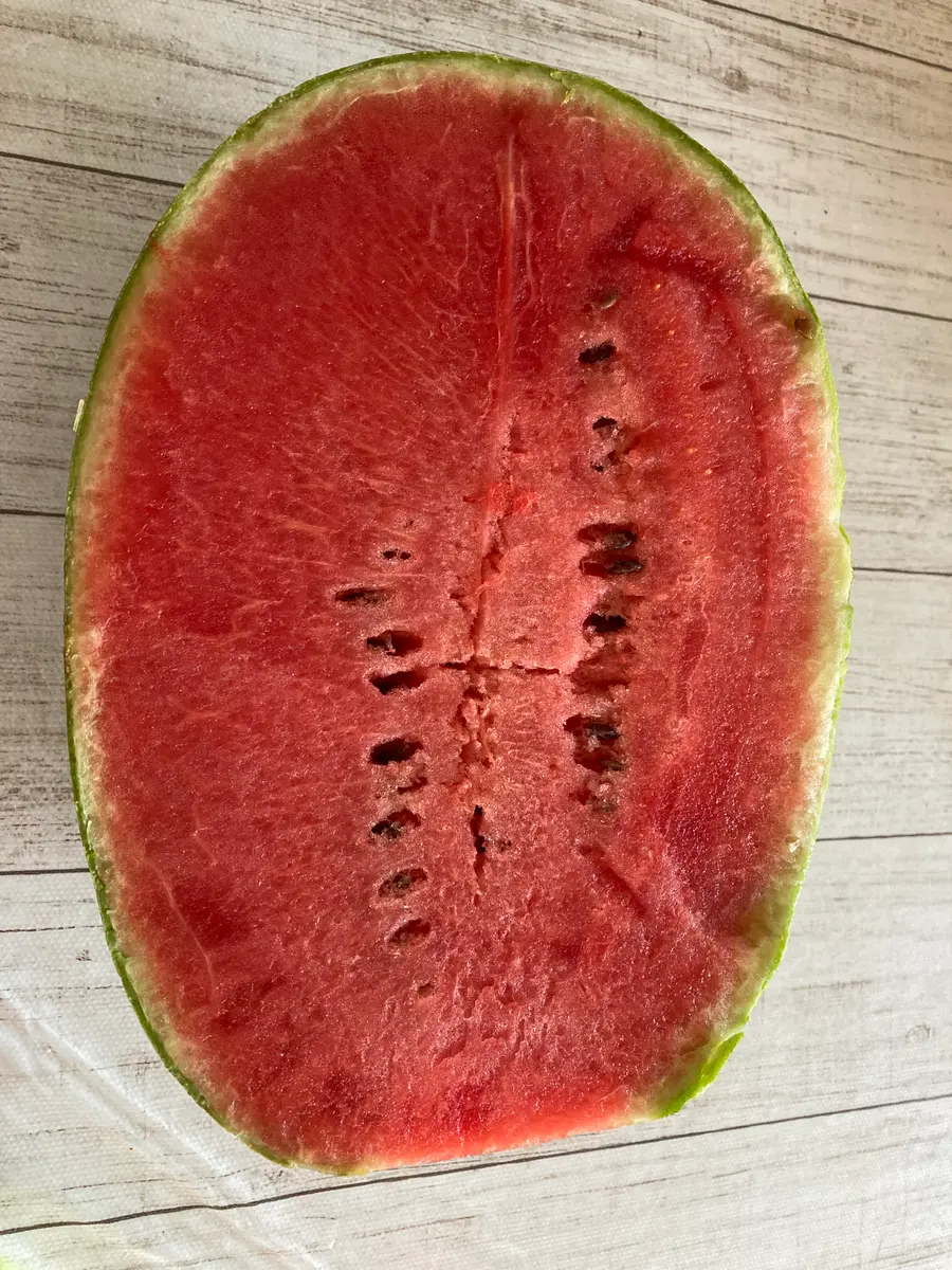 夏野菜クイズ 甘～い“カットスイカ”の選び方は 「断面がきれいに整っている」「ヒビ割れている」どっち？2022年8月25日- エキサイトニュース